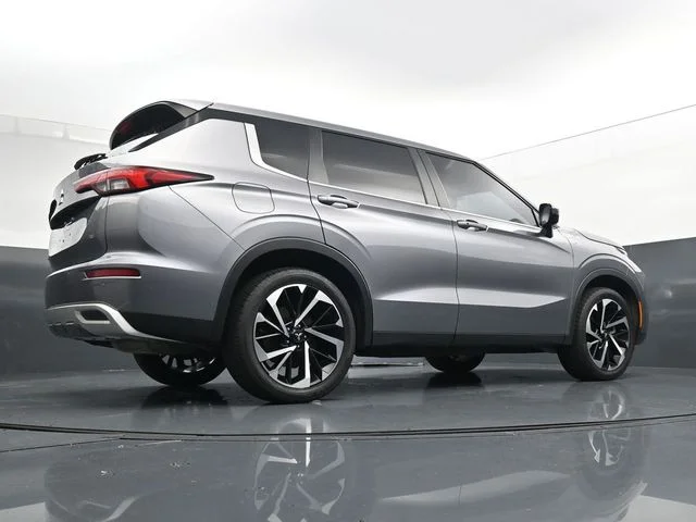 Used 2022  Mitsubishi SE image 38