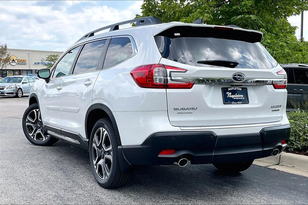New 2026 CRYSTAL WHITE PEARL Subaru Limited 7-Passenger image 3