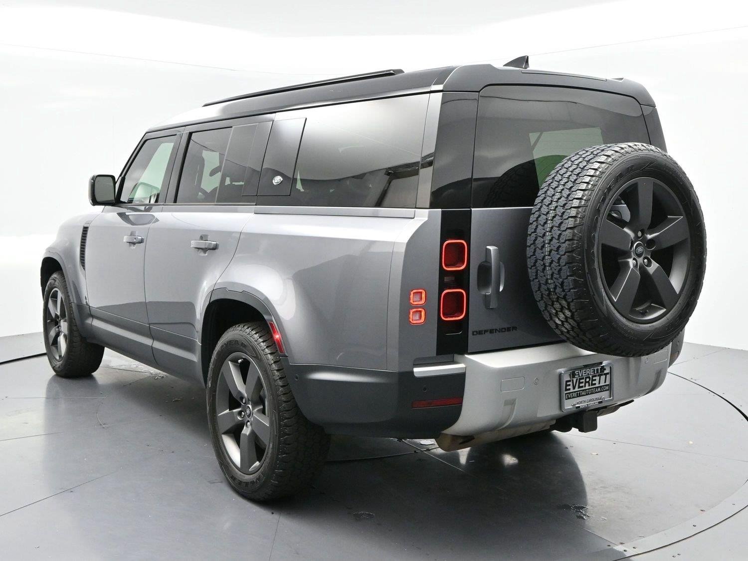 Used 2024 Eiger Grey Metallic Land Rover S image 5