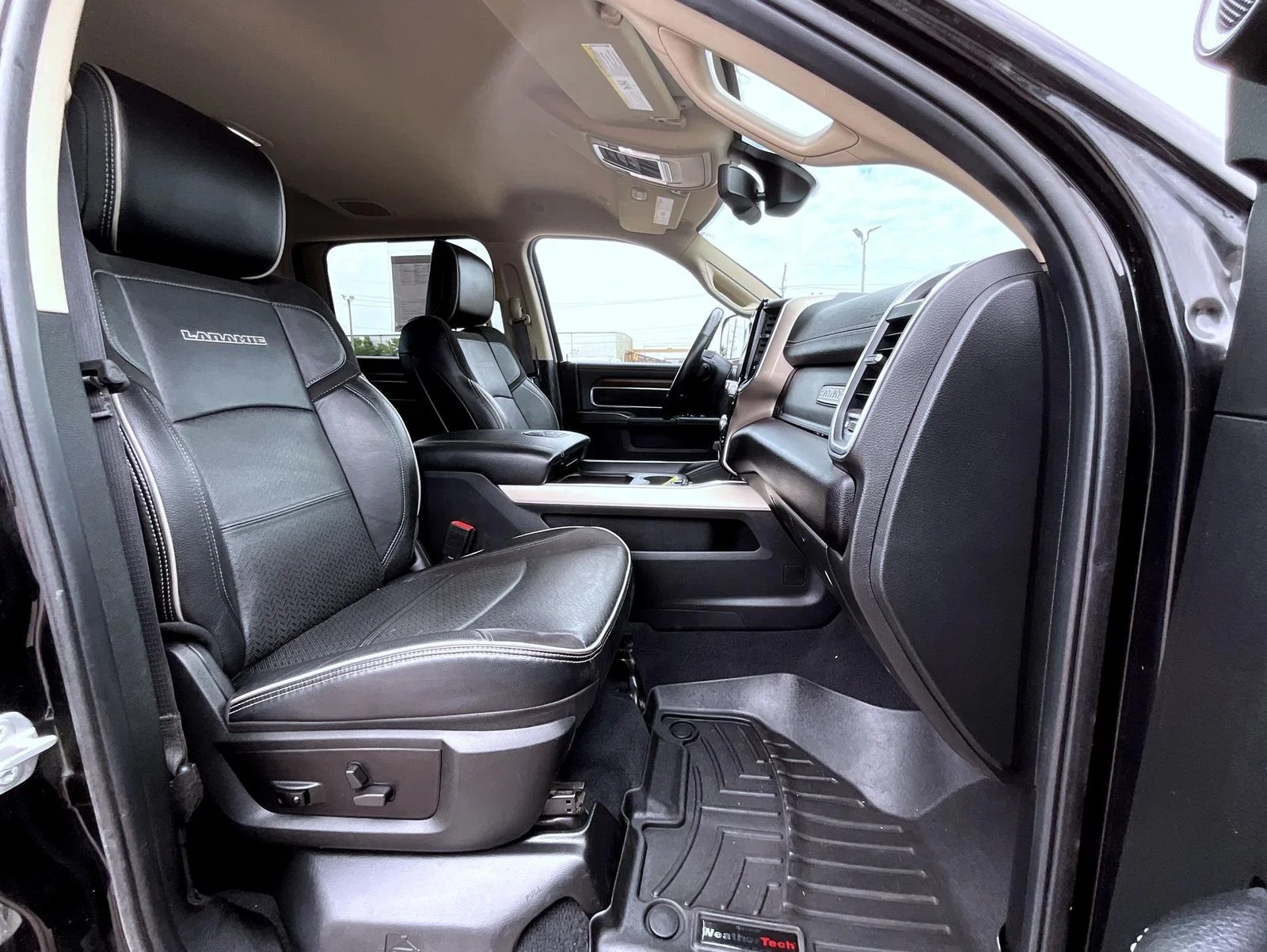 Used 2022 Black Ram Laramie image 16