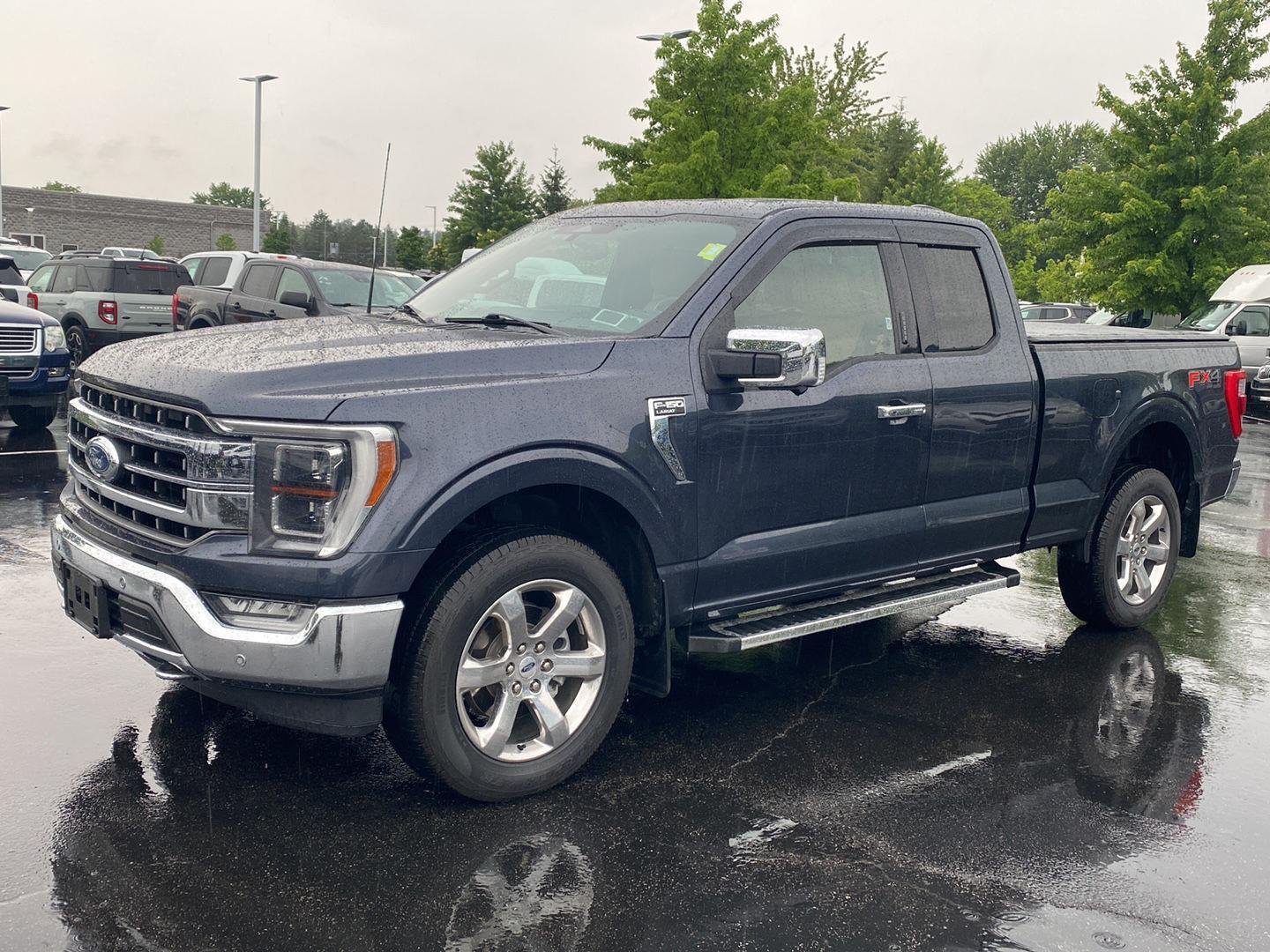 Used 2022 Smoked Quartz Metallic Tinted Clearcoat Ford LARIAT image 6