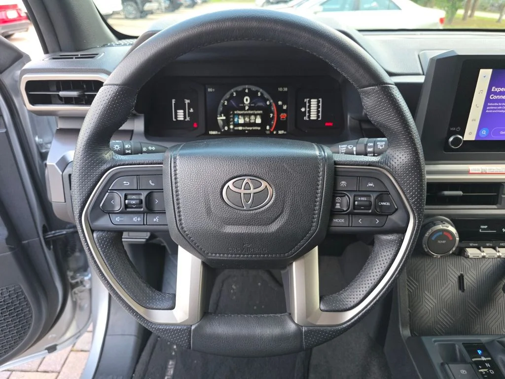 Used 2025  Toyota SR5 image 29