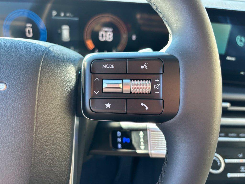 New 2027 White Hyundai SE AWD image 17