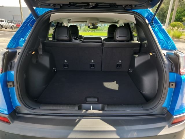 Used 2023 Blue Jeep Altitude image 8