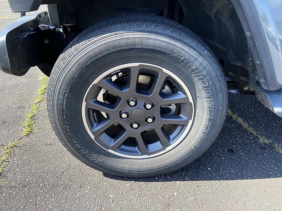 Used 2020 Sting-Gray Clearcoat Jeep Overland image 8