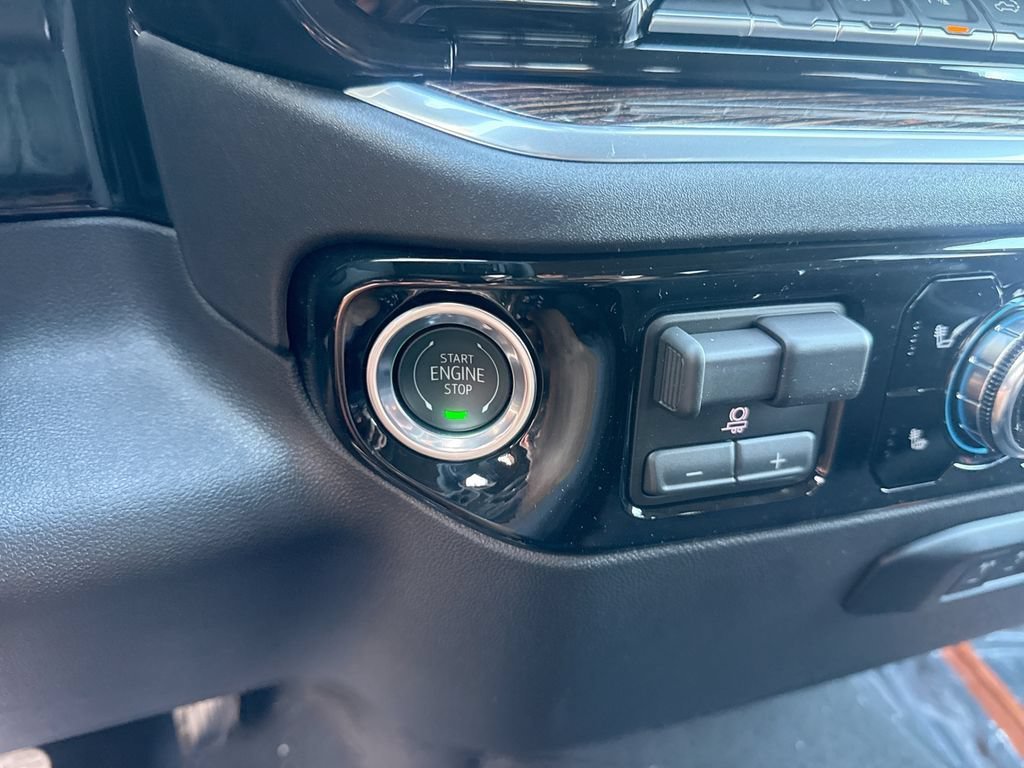 New 2026 Onyx Black GMC SLE image 17