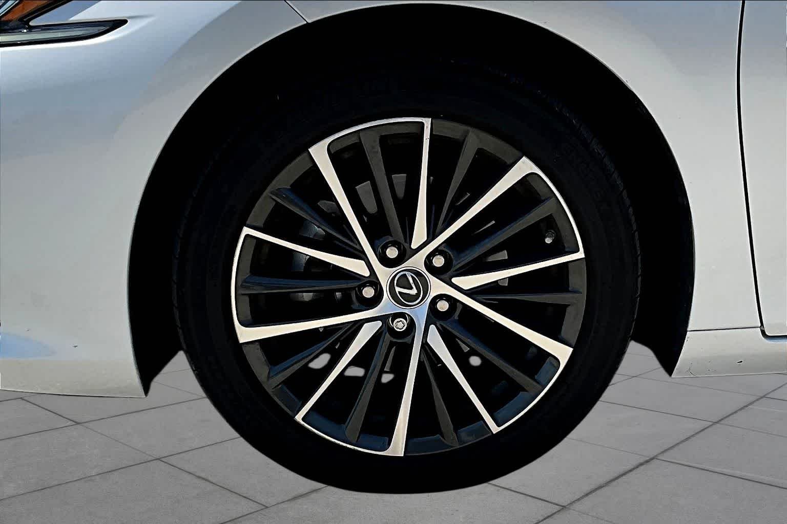 Certified Used 2022 EMINENT WHITE PEARL Lexus  image 11