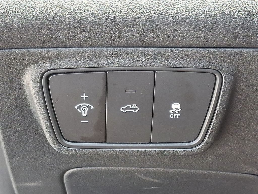 Used 2022 Black Hyundai SEL image 22