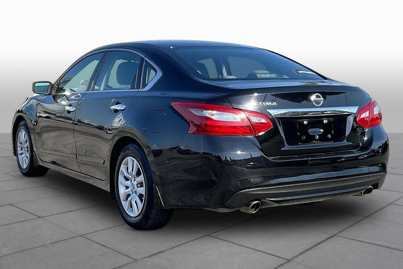 Used 2018 Super Black Nissan 2.5 S image 12