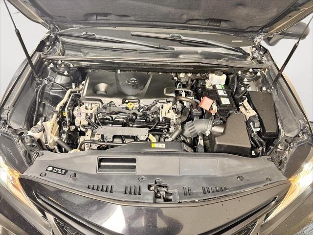2020 Toyota Camry SE - Photo 8