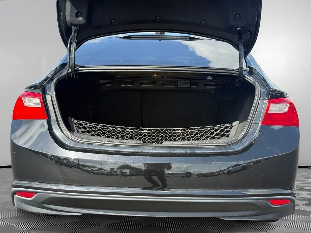 Used 2022 Black Chevrolet LS image 6