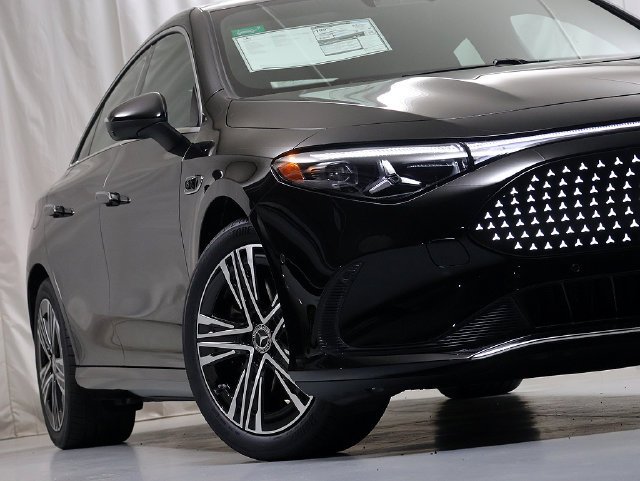 New 2027 Night Black Mercedes-Benz CLA 250+ image 31