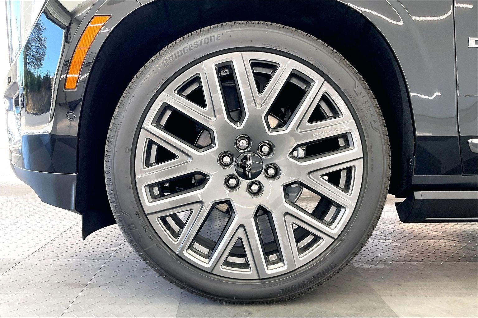 2026 GMC Yukon XL Denali Ultimate - Photo 14