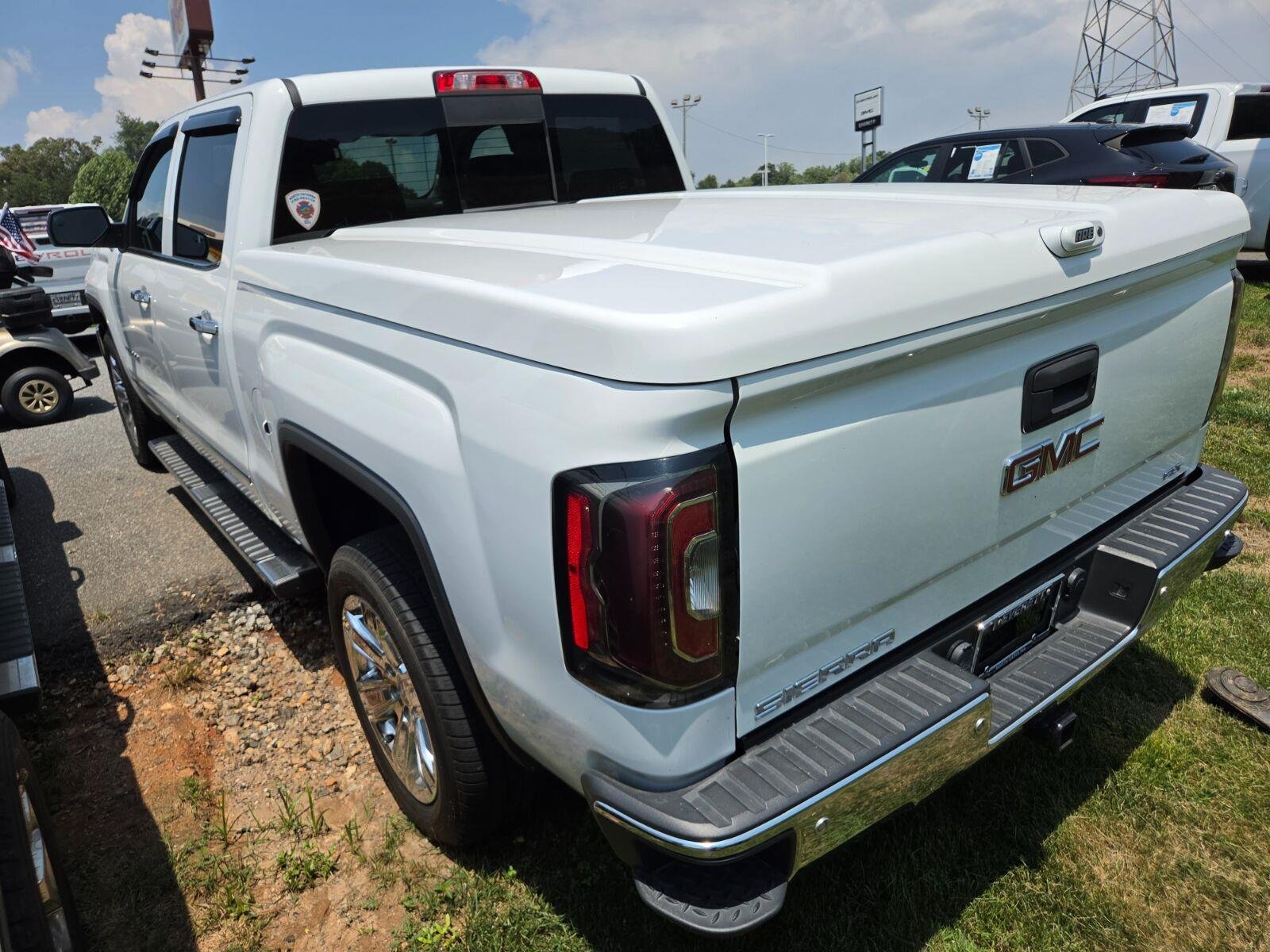 Used 2018 SUMMIT WHITE GMC SLT image 10