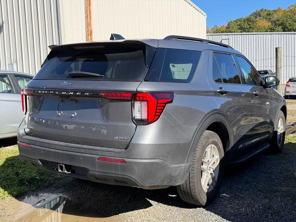 Used 2025 Gray Ford Active image 5