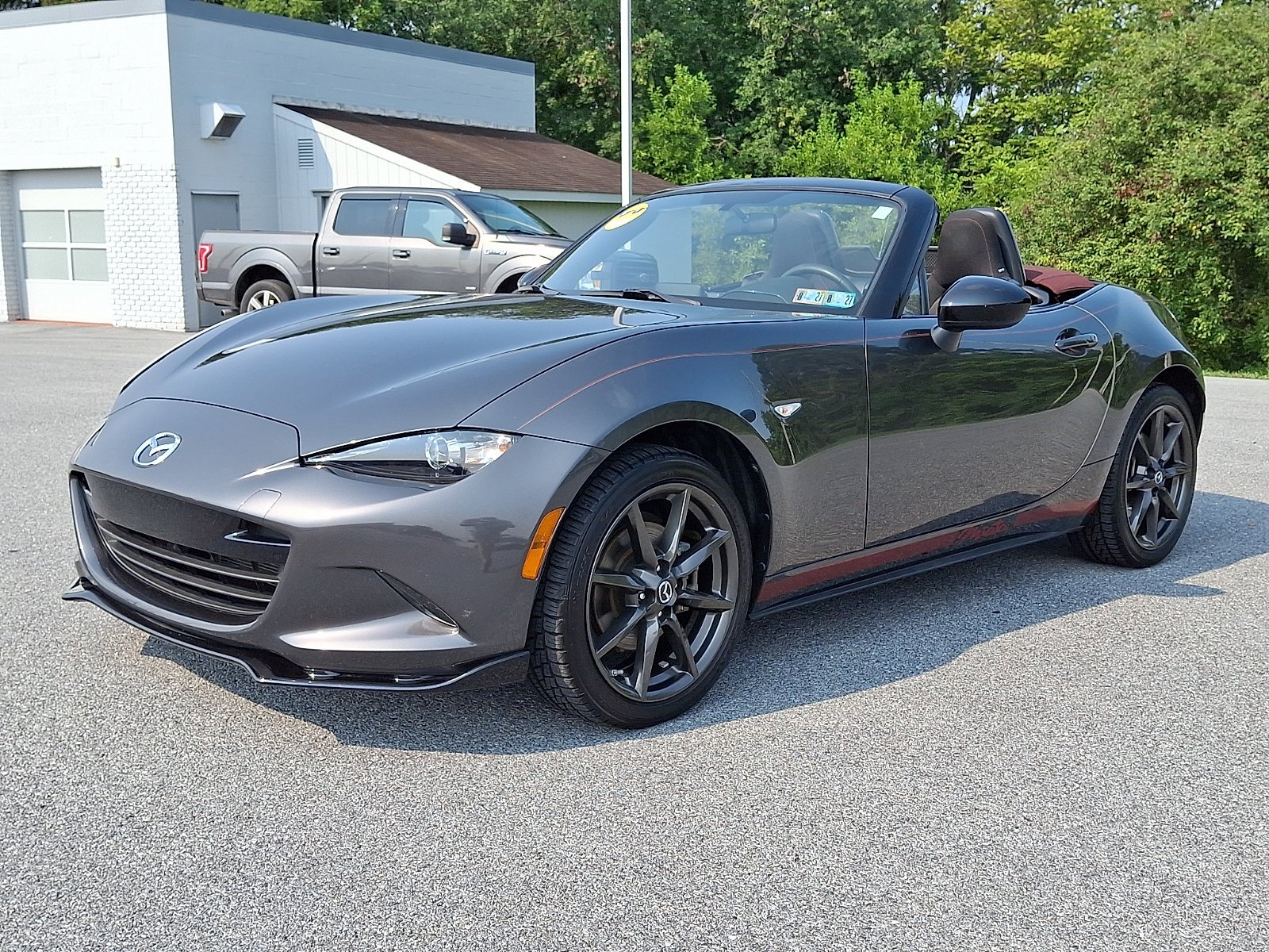 Used 2018 Machine Gray Mazda Club image 4