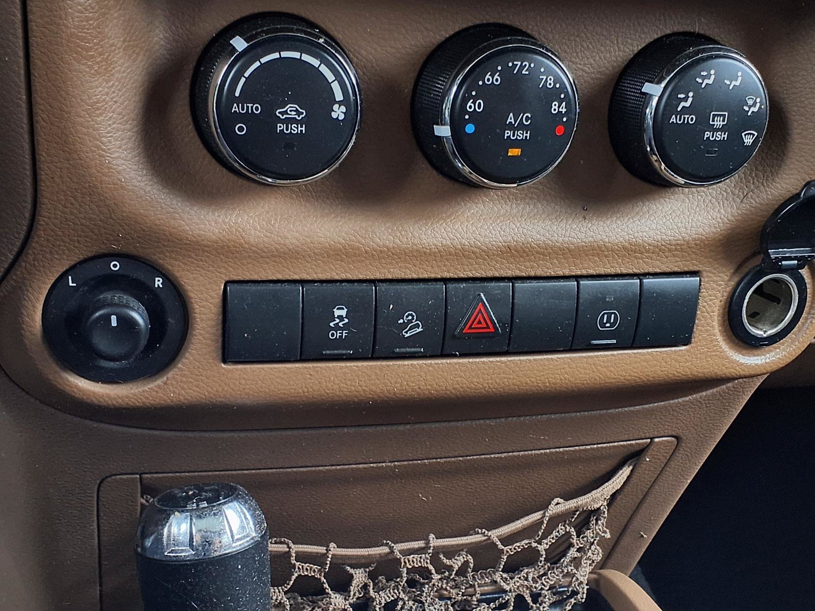 Used 2013 Bright White Jeep Sahara image 20