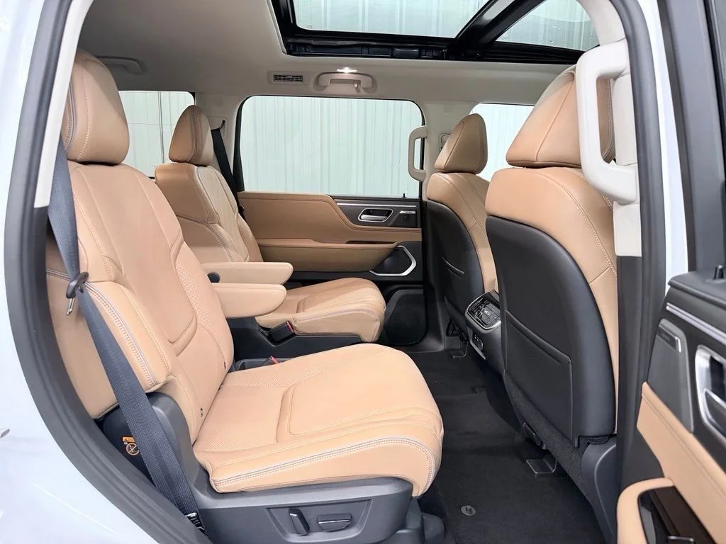 New 2027 RADIANT WHITE INFINITI Luxe 2WD image 51