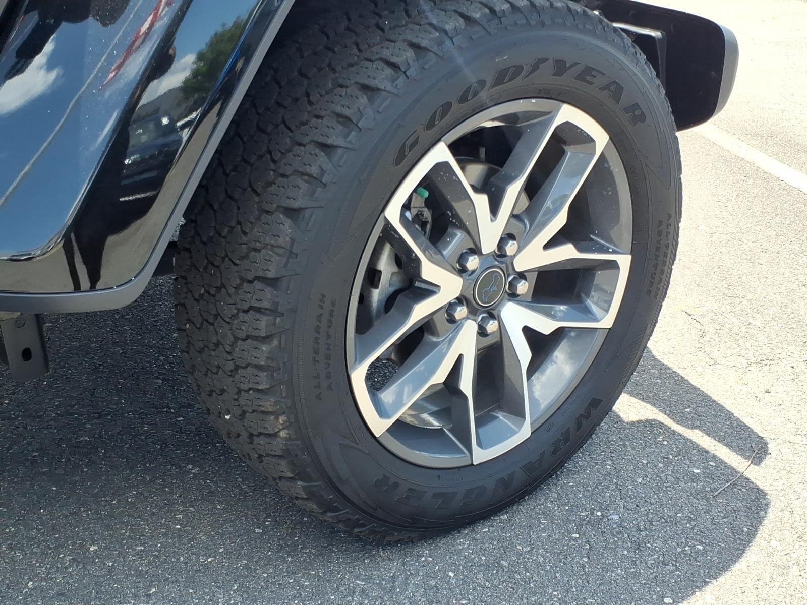 Used 2024 Black Clearcoat Jeep Sport S image 13