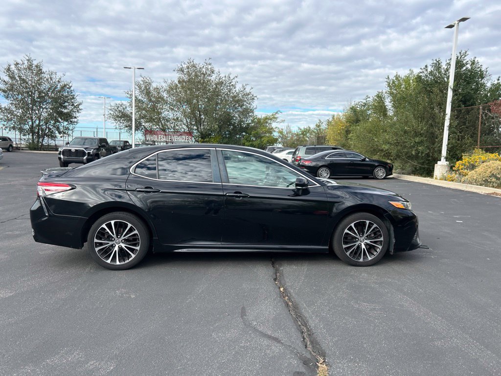Used 2018 Midnight Black Metallic Toyota SE image 5