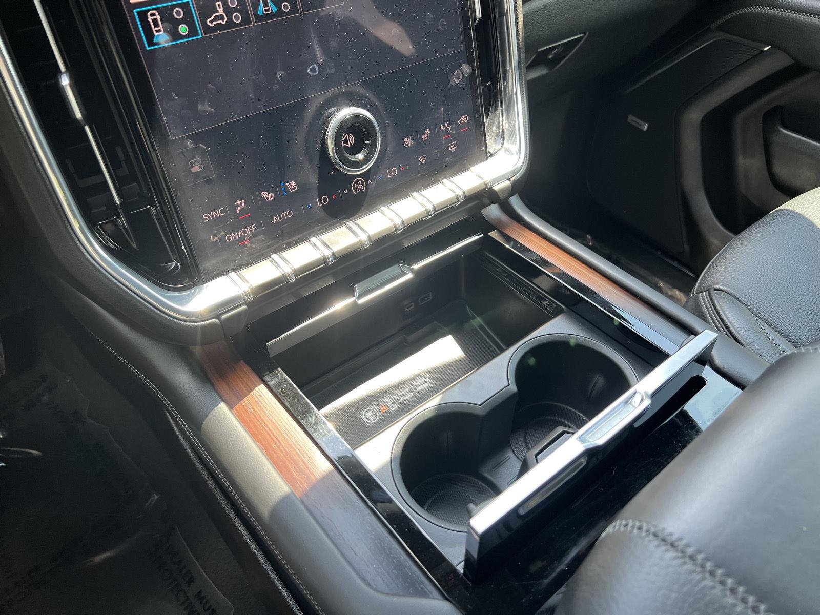 2025 GMC Yukon XL Denali - Photo 38