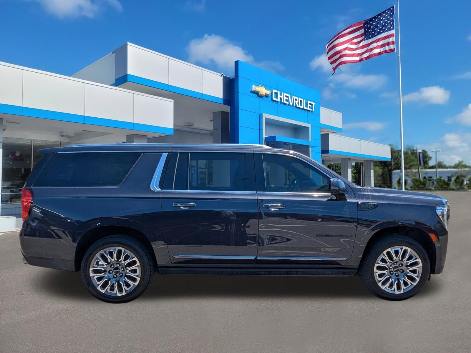 Used 2023 Titanium Rush Metallic GMC Denali Ultimate image 3