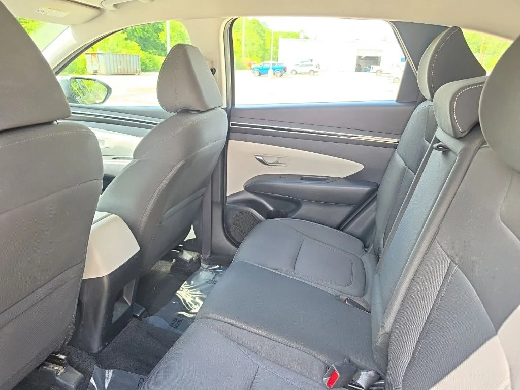 Used 2022 Gray Hyundai SE image 9