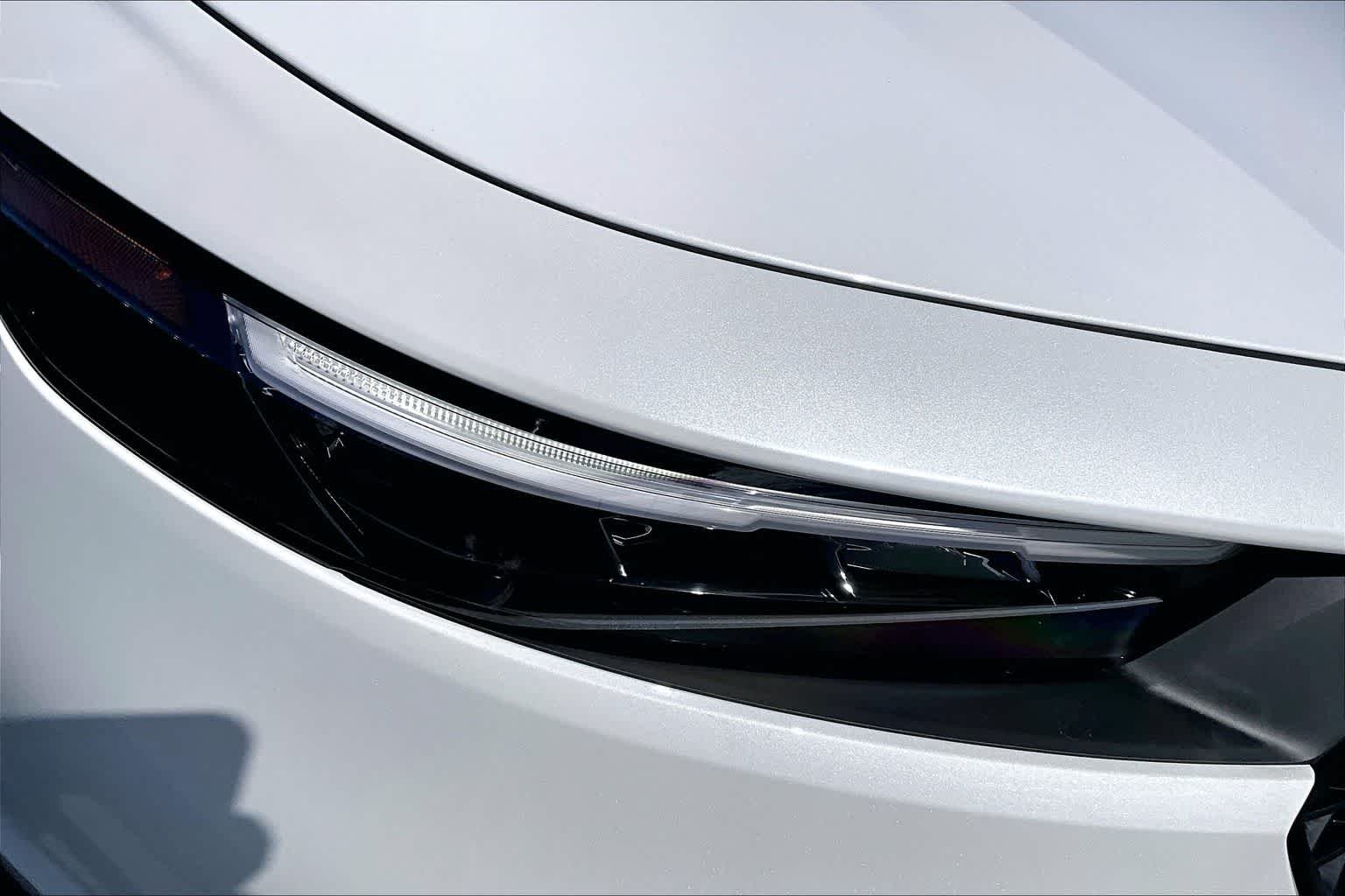 New 2026 Platinum White Pearl Honda LX image 13
