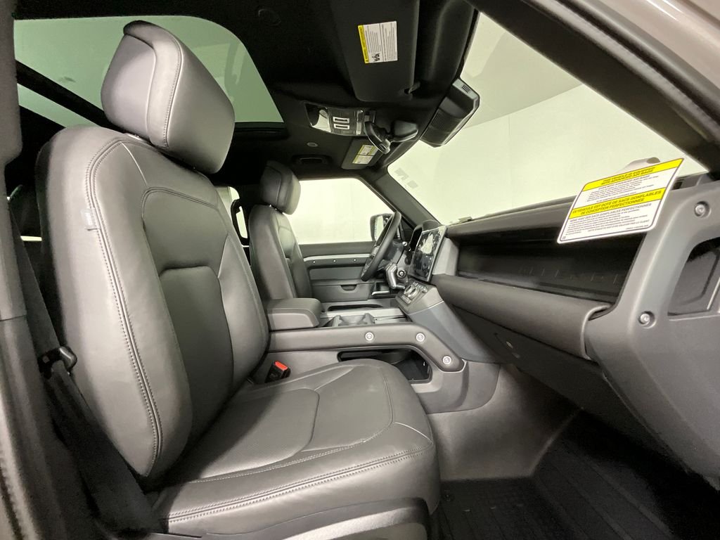 New 2026 Borasco Grey Land Rover X-Dynamic SE image 3