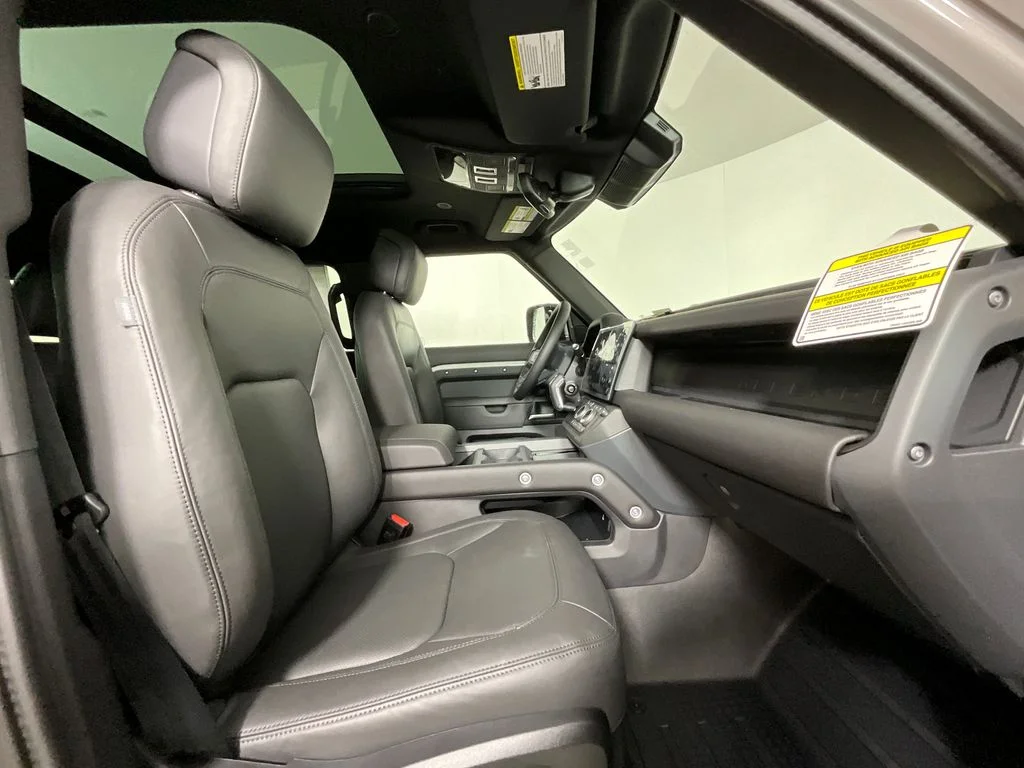 New 2026 Borasco Grey Land Rover X-Dynamic SE image 3