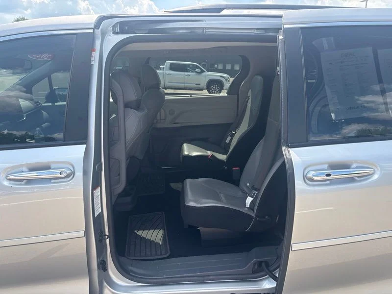 Used 2022 Silver Toyota XLE image 16