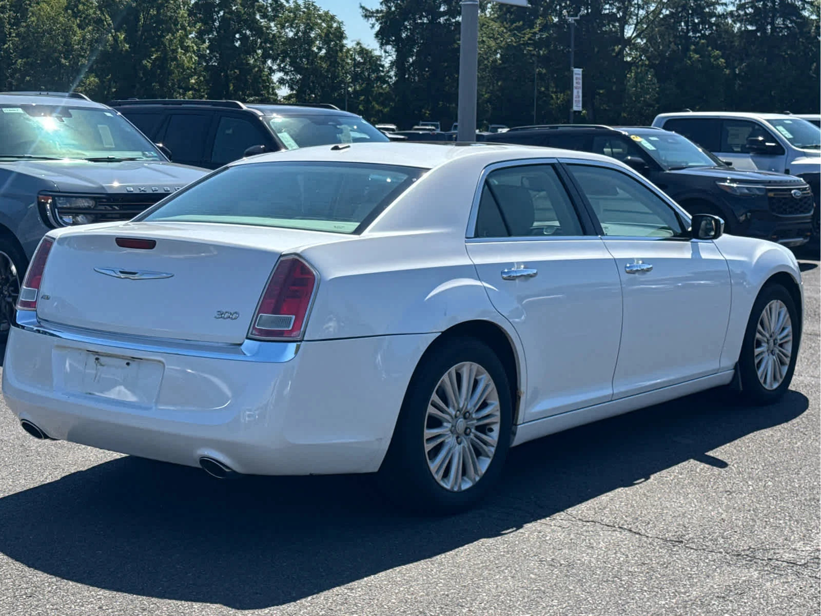 Used 2012 Ivory Tri-Coat Pearl Chrysler Limited image 4