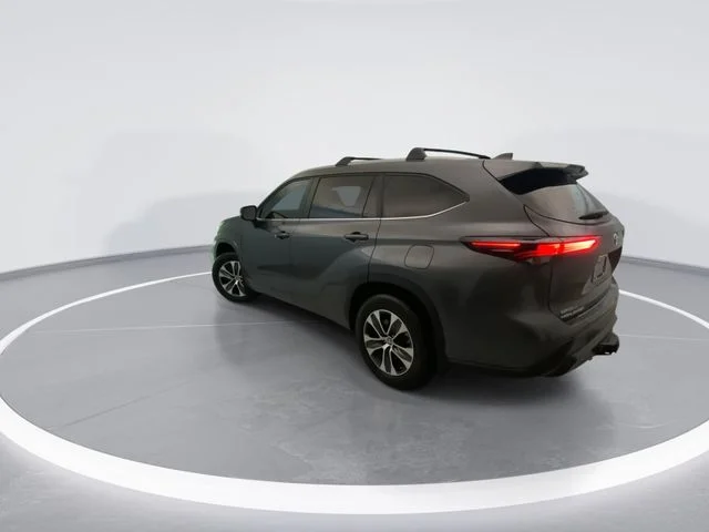 Used 2025 Gray Toyota XLE image 6