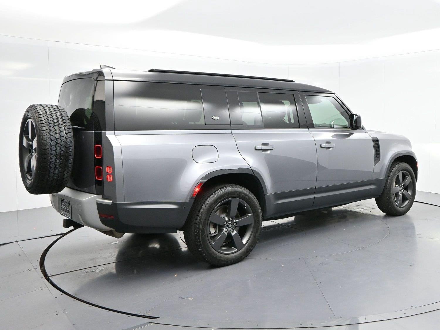 Used 2024 Eiger Grey Metallic Land Rover S image 7