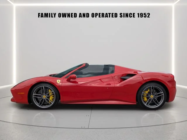 Used 2018  Ferrari Base image 10