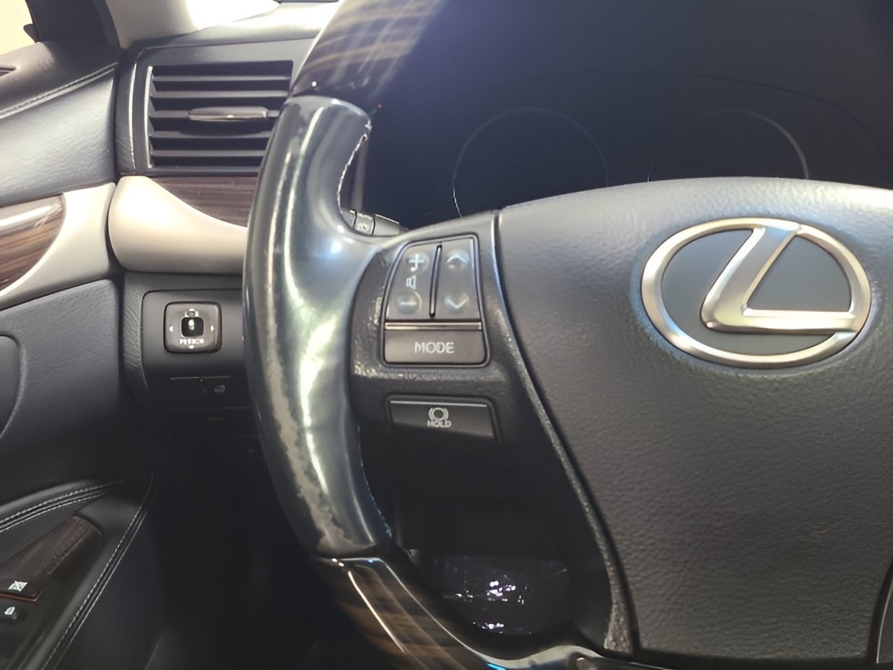 Used 2016 Obsidian Lexus 460 image 25