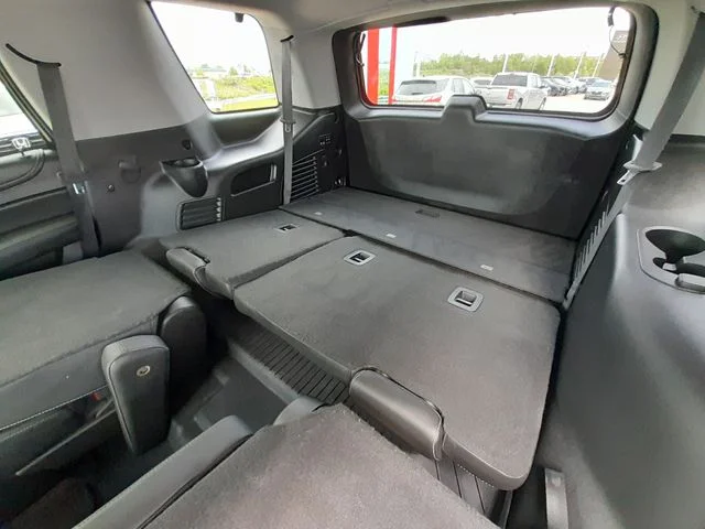 Used 2018 White GMC SLT image 54
