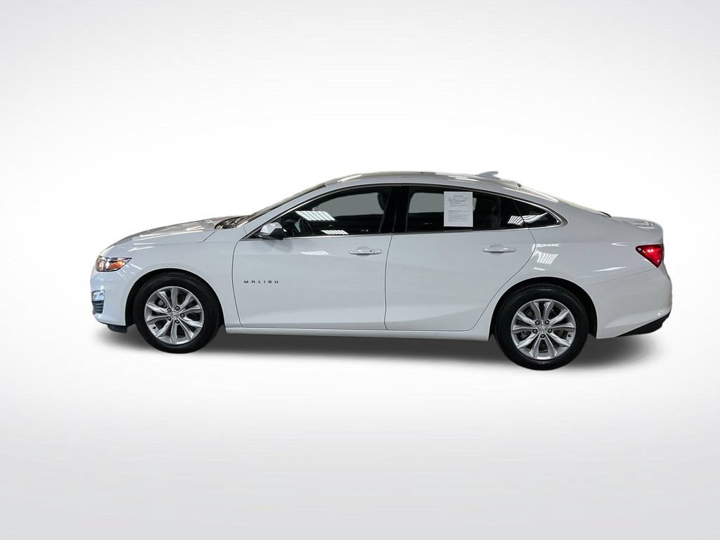 Used 2025 Summit White Chevrolet 1LT image 2