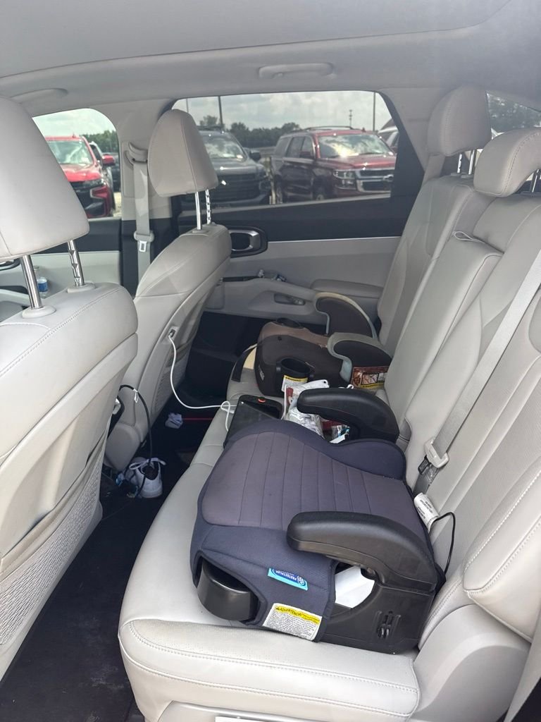 Used 2025  Kia S image 4