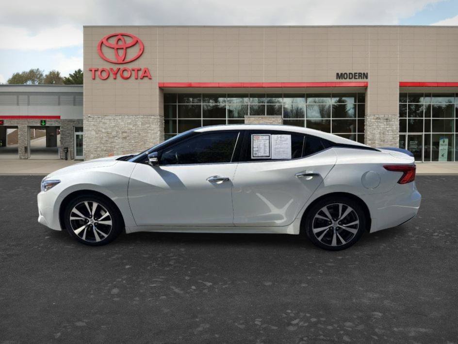 Used 2016 Pearl White Nissan 3.5 Platinum image 5