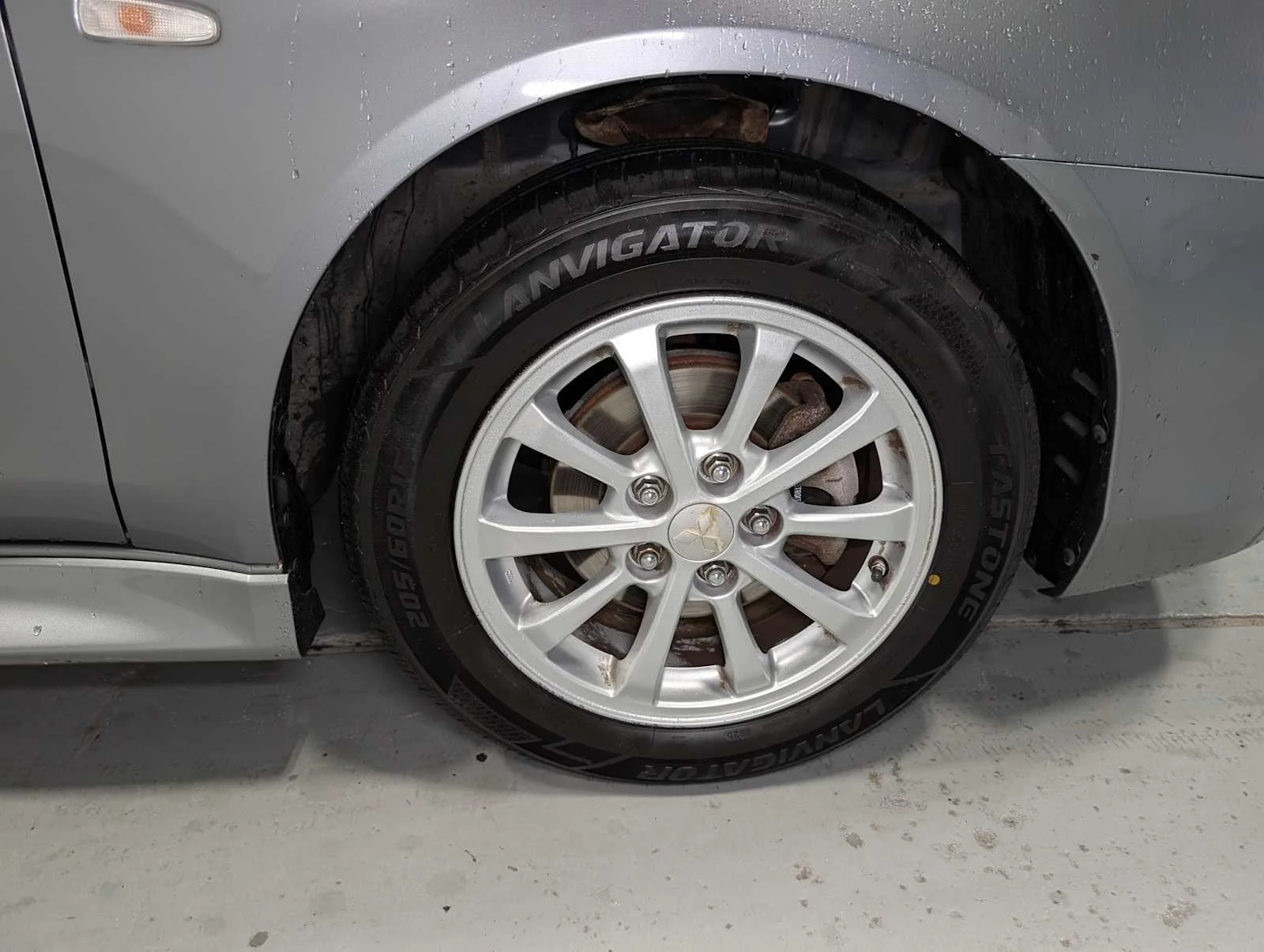 Used 2014 Mercury Gray Pearl Mitsubishi ES image 3