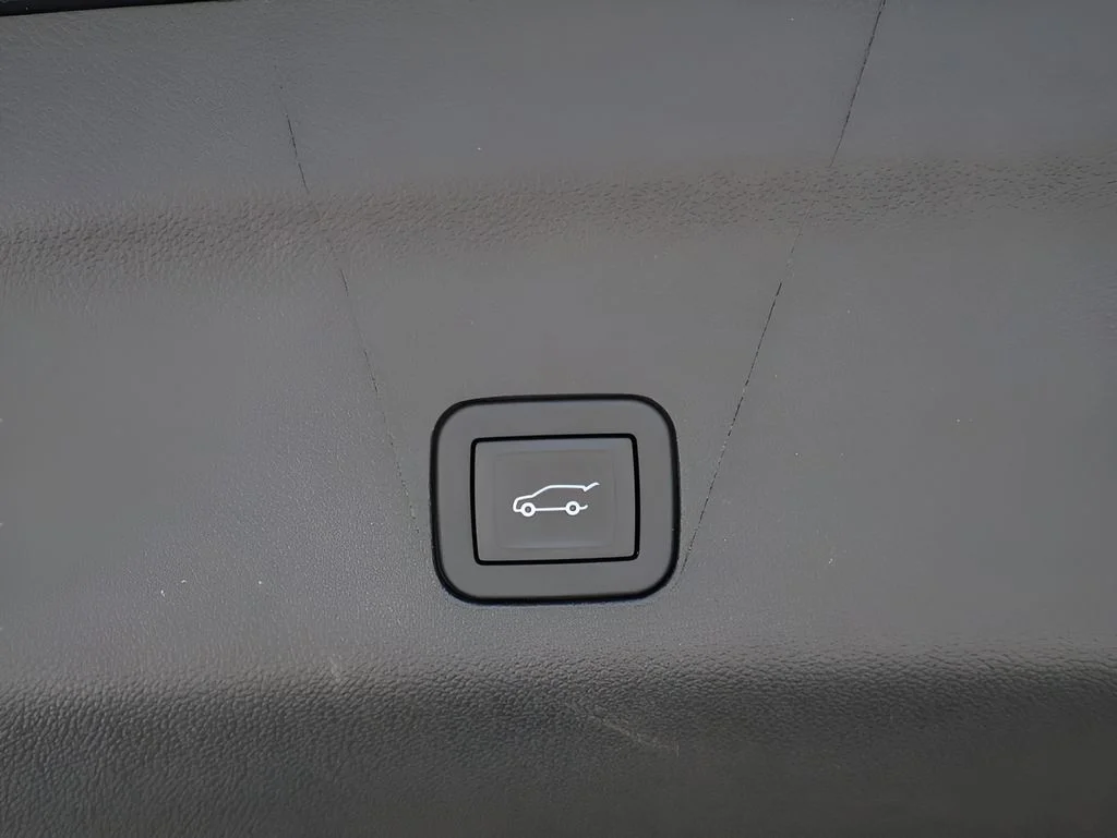 Used 2025 Black Raven Cadillac V-Series image 22