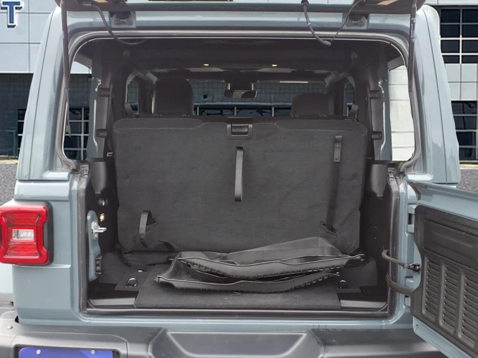 Used 2025 Anvil Clearcoat Jeep Rubicon X image 6