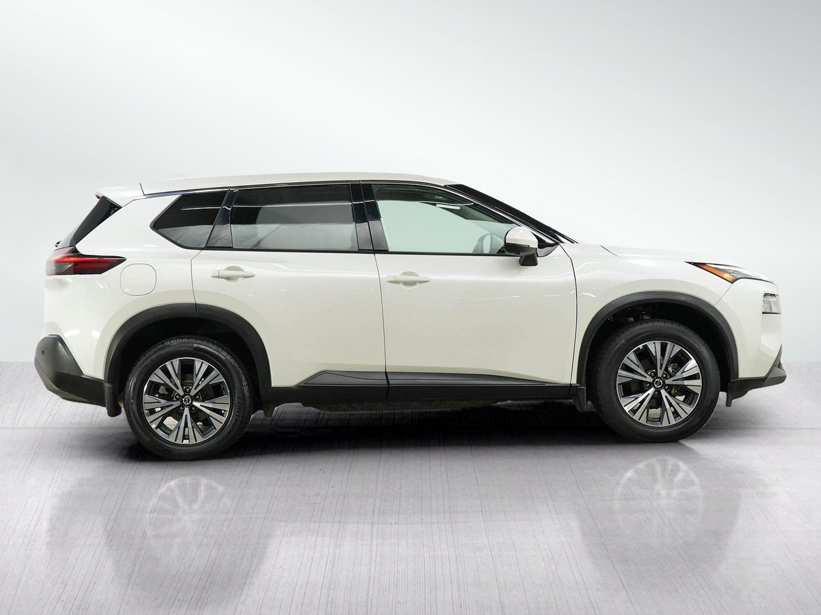 Used 2021 Pearl White Tricoat Nissan Sv image 6
