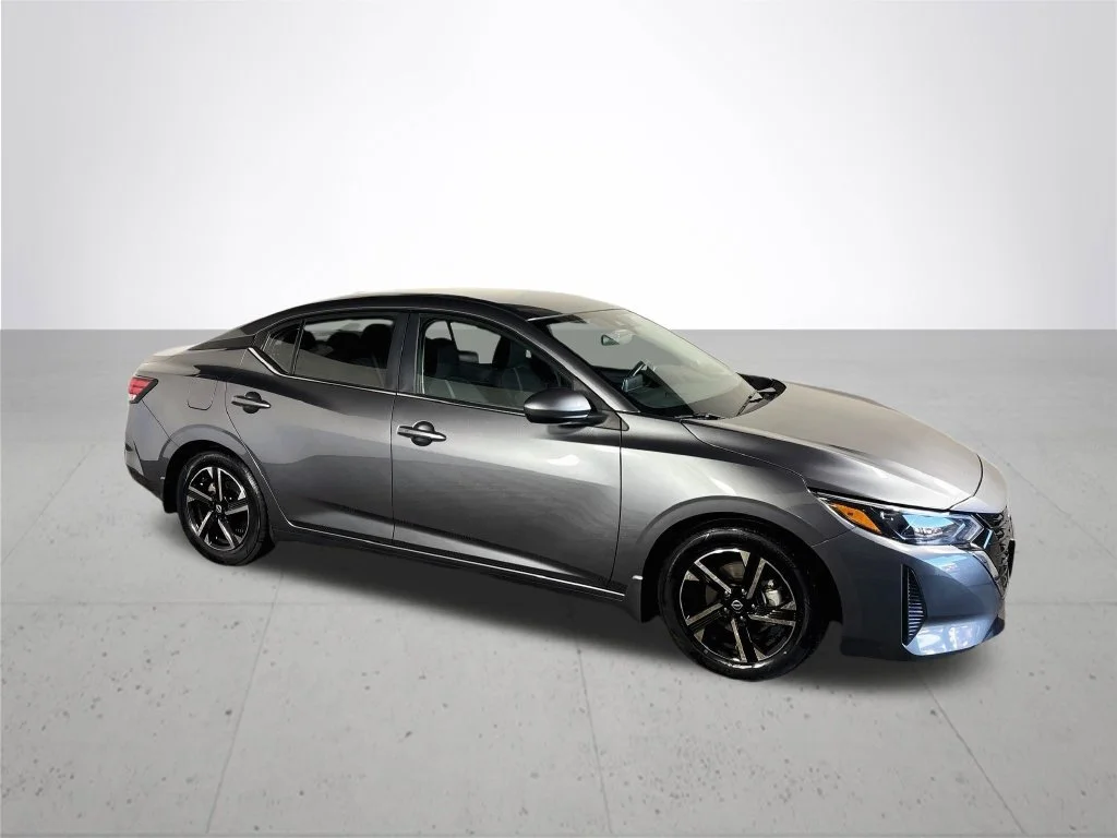 Used 2025 Gray Nissan SV image 4