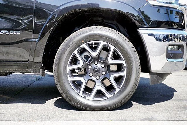 New 2026 Diamond Black Crystal Pearl-Coat Exterior Paint RAM Laramie image 8