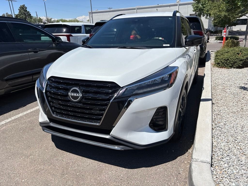 Used 2023 White Nissan SR image 4