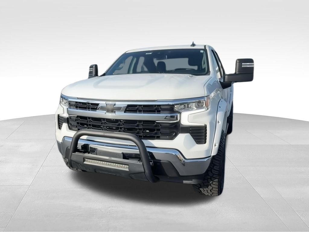 Used 2023 White Chevrolet LT image 4