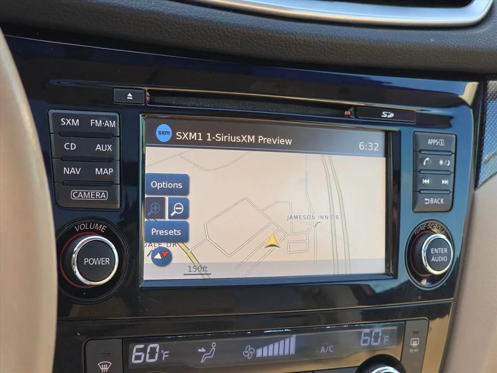 Used 2015 Red Nissan SL image 4