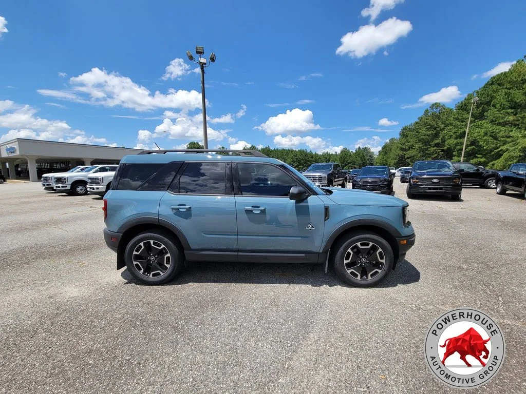 Used 2023 Blue Ford Outer Banks image 6